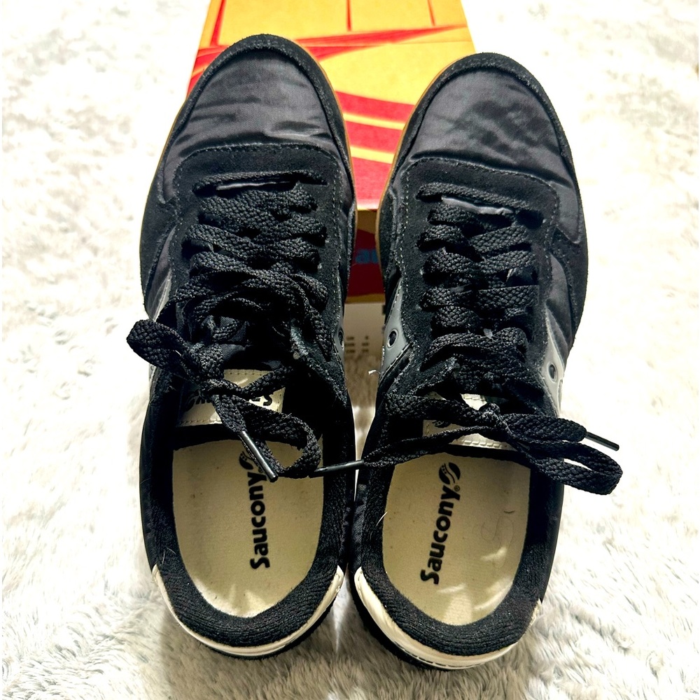 Saucony Bullet low profile men’s casual athletic shoe.